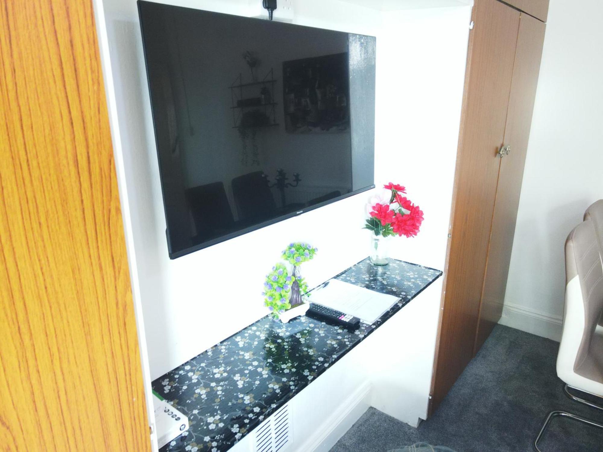 Service Accommodation 2 Bed Room Apartment In Newport South Wales Near Celtic Manor Icc Wales Newport (Gwent) Exterior foto