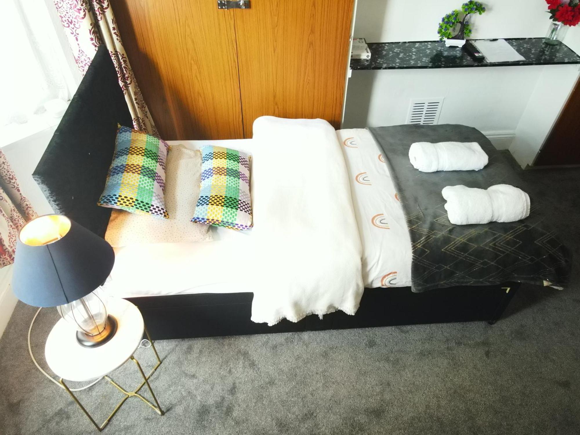 Service Accommodation 2 Bed Room Apartment In Newport South Wales Near Celtic Manor Icc Wales Newport (Gwent) Exterior foto